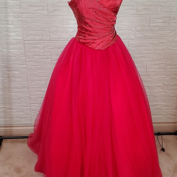 Red Princess Ball gown - Picture 4 of 5